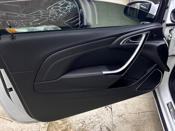 2013 Opel Astra GTC J Рестайлинг, белый - вид 24