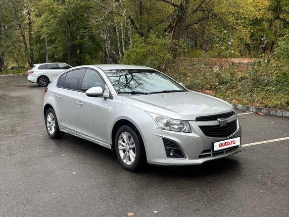 2013 Chevrolet Cruze I Рестайлинг, серебристый, 720000 рублей - вид 2