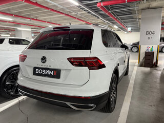 2022 Volkswagen Tiguan II Рестайлинг, серебристый, 2900000 рублей, вид 3