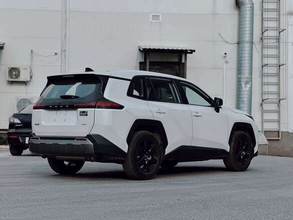 2026 Toyota RAV4 VI (XA60), белый - вид 6