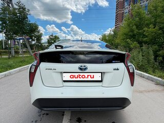 2016 Toyota Prius IV (XW50), белый, 1600000 рублей, вид 4