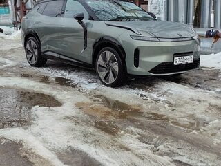 2023 Lynk & Co 08 39.6 kWh I, зелёный, 5700000 рублей, вид 2