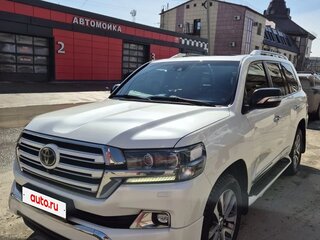 2017 Toyota Land Cruiser 200 Series Рестайлинг 2, белый, 6400000 рублей, вид 1