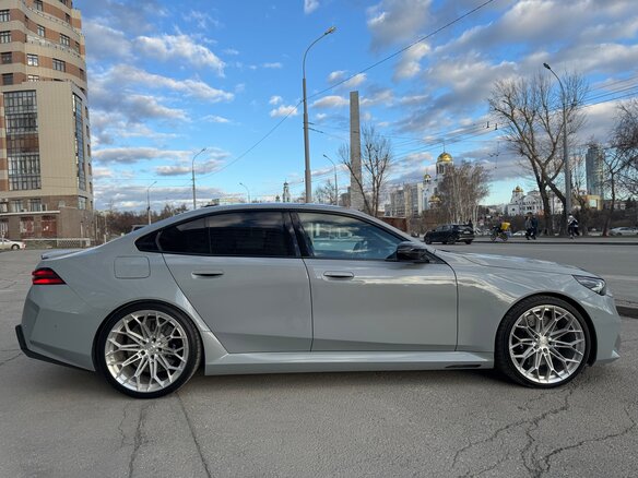 2024 BMW M5 VII (G90), серый, 17900000 рублей - вид 7