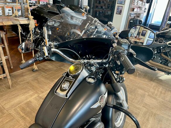 2011 Harley-Davidson Fat Boy, чёрный, 1250000 рублей - вид 8