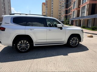2021 Toyota Land Cruiser 300 Series, белый, 11500000 рублей, вид 4