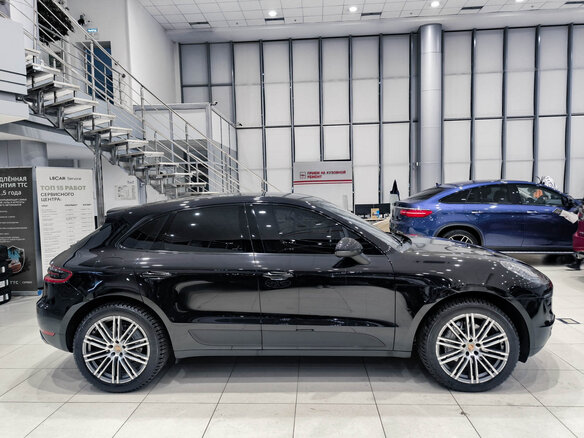 2016 Porsche Macan S Diesel I, чёрный, 4390000 рублей - вид 3