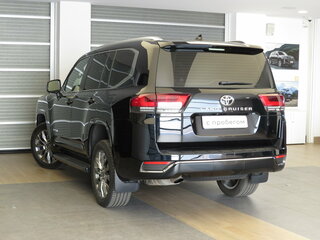 2022 Toyota Land Cruiser 300 Series, чёрный, 8379000 рублей, вид 4