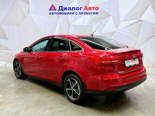 2016 Ford Focus III Рестайлинг, красный, 910000 рублей, вид 4
