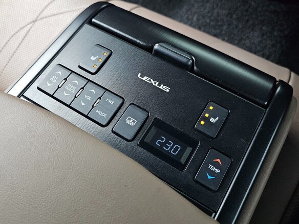 2025 Lexus ES 300h VII Рестайлинг 2, чёрный, 7200000 рублей - вид 33