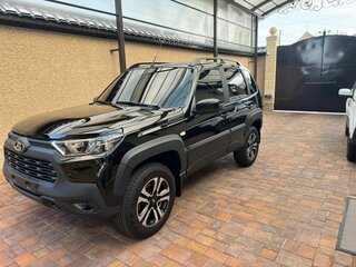 2023 Lada (ВАЗ) Niva Travel I, чёрный, 1300000 рублей, вид 3