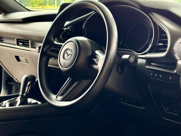2021 Mazda 3 IV (BP), серебристый, 1600000 рублей - вид 8