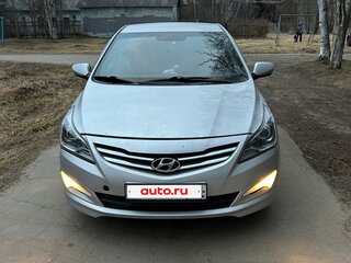 2014 Hyundai Solaris I Рестайлинг, серебристый, 480000 рублей, вид 2
