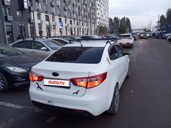 2012 Kia Rio 4-speed III, белый, 700000 рублей - вид 2