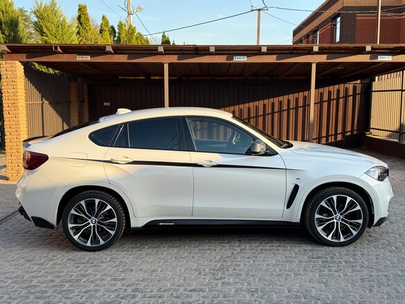 2017 BMW X6 30d II (F16), белый, 4490000 рублей - вид 2