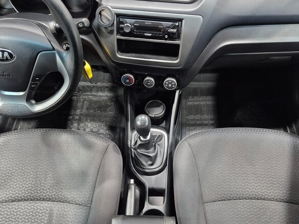 2017 Kia Rio III Рестайлинг, серебристый, 820000 рублей - вид 16