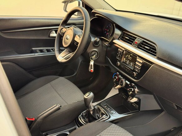 2020 Kia Rio IV, белый, 1164900 рублей - вид 15