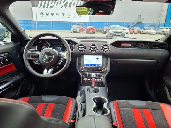 2022 Ford Mustang VI Рестайлинг, чёрный, 3480000 рублей - вид 31