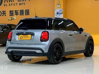 2023 Mini Clubman One II Рестайлинг, серебристый, 2100000 рублей, вид 3
