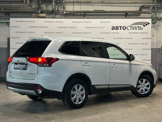 2017 Mitsubishi Outlander III Рестайлинг 2, белый, 1399000 рублей, вид 5