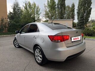 2010 Kia Cerato 6-speed II, серебристый, 785000 рублей, вид 5