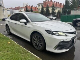 2022 Toyota Camry VIII (XV70) Рестайлинг, белый, 3300000 рублей, вид 2