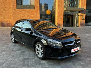 2017 Mercedes-Benz A-Класс 180 III (W176) Рестайлинг, чёрный, 1345000 рублей, вид 3