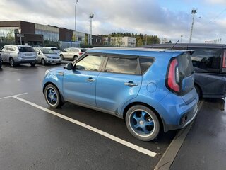 2017 Kia Soul II Рестайлинг, синий, 1200000 рублей, вид 4