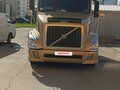 2005 Volvo VNL, золотистый, 1700000 рублей - вид 2