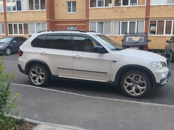 2007 BMW X5 48i II (E70), белый, 1500000 рублей - вид 2
