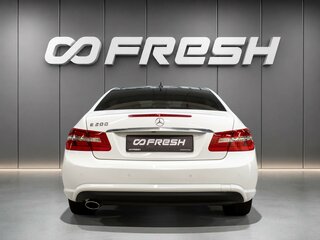 2013 Mercedes-Benz E-Класс 200 IV (W212, S212, C207) Рестайлинг, белый, 1760000 рублей, вид 4