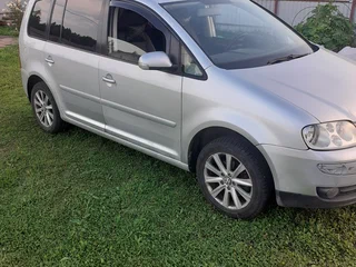 2005 Volkswagen Touran I, серебристый, 570000 рублей, вид 3