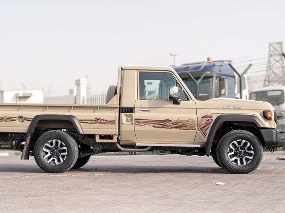 2025 Toyota Land Cruiser 79 70 Series Рестайлинг 2, бежевый, 6858000 рублей - вид 5
