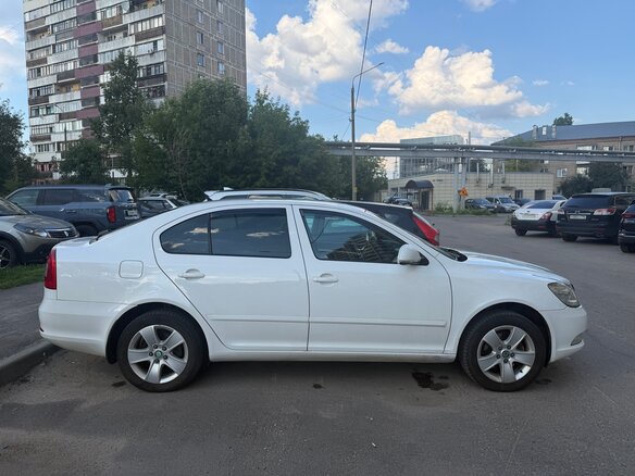 2013 Skoda Octavia II (A5) Рестайлинг, белый, 858000 рублей - вид 5