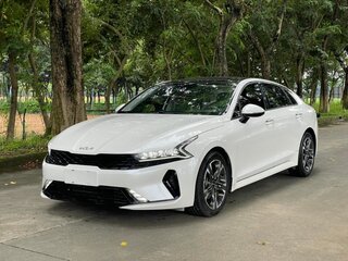 2023 Kia K5 III Рестайлинг, белый, 2390000 рублей, вид 1