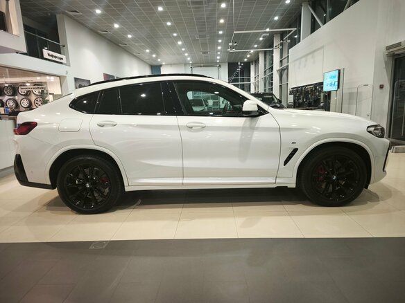 2025 BMW X4 20i II (G02) Рестайлинг, белый, 8200000 рублей - вид 6