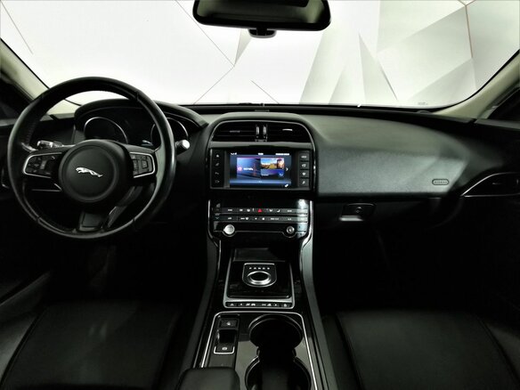 2017 Jaguar XE I, чёрный, 1595000 рублей - вид 11