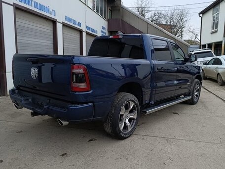 2023 Ram 1500 Crew Cab eTorque V, синий, 5800000 рублей, вид 3