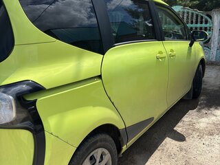 2018 Toyota Sienta II Рестайлинг, жёлтый, 1300000 рублей, вид 3