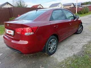 2010 Kia Cerato 5-speed II, красный, 529000 рублей, вид 4