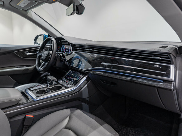 2019 Audi Q8 55 TFSI I (4M), синий, 4975000 рублей - вид 10