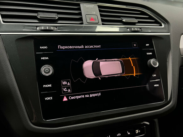 2020 Volkswagen Tiguan II, чёрный, 2599000 рублей - вид 10