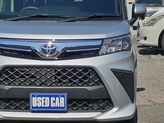 2023 Toyota Roomy I Рестайлинг, серебристый, 755000 рублей, вид 3