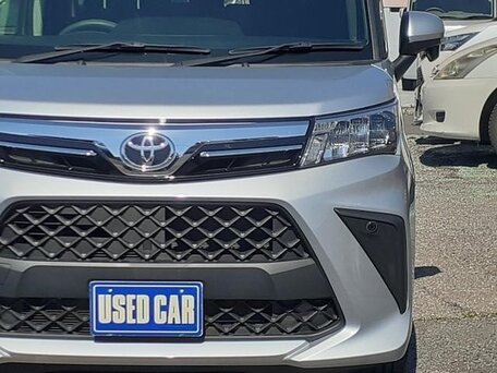 2023 Toyota Roomy I Рестайлинг, серебристый, 755000 рублей, вид 3