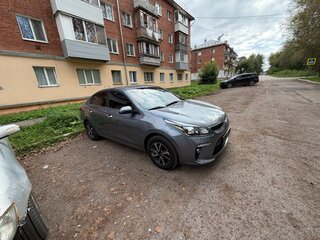 2020 Kia Rio IV, серый, 1700000 рублей, вид 5
