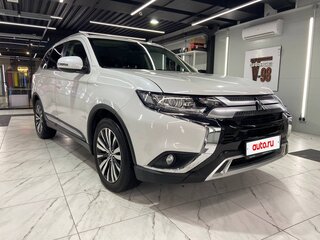2019 Mitsubishi Outlander III Рестайлинг 3, белый, 2200000 рублей, вид 1