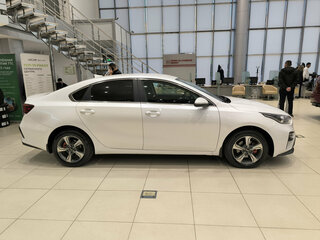 2020 Kia Cerato III Рестайлинг (Classic), белый, 1550000 рублей, вид 4