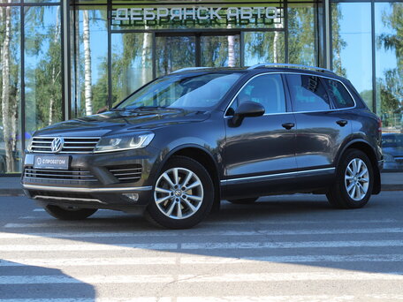 2017 Volkswagen Touareg II Рестайлинг, коричневый, 3630000 рублей, вид 1