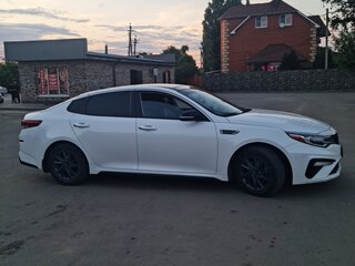 2020 Kia Optima IV Рестайлинг, белый, 1700000 рублей, вид 4