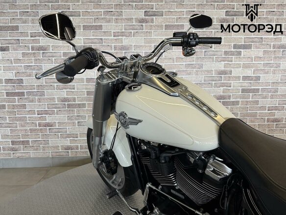 2018 Harley-Davidson Fat Boy, белый, 1985000 рублей - вид 11